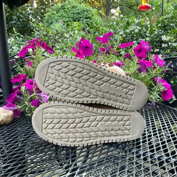 Koolaburra By Ugg Decorative Fur & Bows Sheepskin Fur Lined Slip On Suede Boots! - Picture 6 of 16